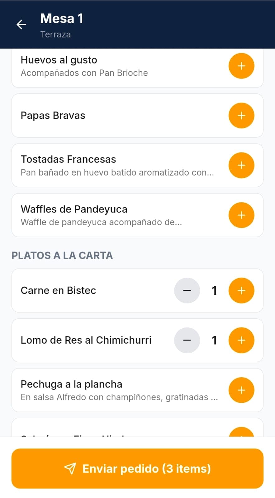 Mesero tomando pedido en Mesa 1